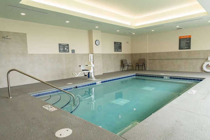 Imagen de la piscina del Hotel La Quinta Inn and Suite by Wyndham Lake City. Foto 16