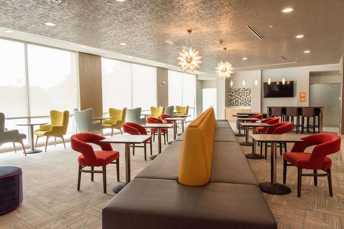 Imagen de los interiores del Hotel La Quinta Inn and Suite by Wyndham Lake City. Foto 15