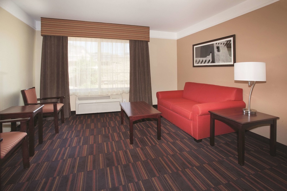 Imagen de la habitación del Hotel La Quinta Inn and Suites By Wyndham Albuquerque Midtown. Foto 3