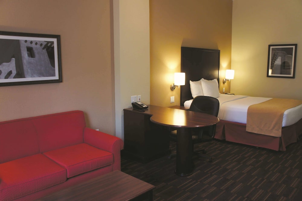 Imagen de la habitación del Hotel La Quinta Inn and Suites By Wyndham Albuquerque Midtown. Foto 4