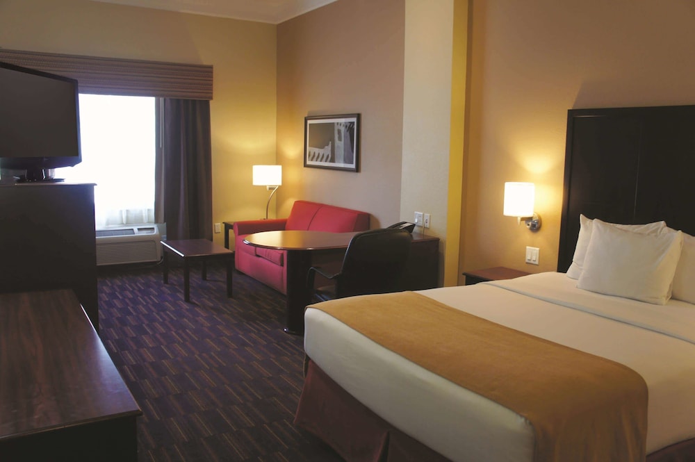 Imagen de la habitación del Hotel La Quinta Inn and Suites By Wyndham Albuquerque Midtown. Foto 5