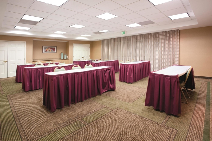 Imagen de los interiores del Hotel La Quinta Inn and Suites By Wyndham Albuquerque West. Foto 14