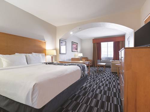 Imagen de la habitación del Hotel La Quinta Inn and Suites By Wyndham Alvarado. Foto 3