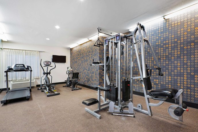 Imagen de los interiores del Hotel La Quinta Inn and Suites By Wyndham Alvin. Foto 11