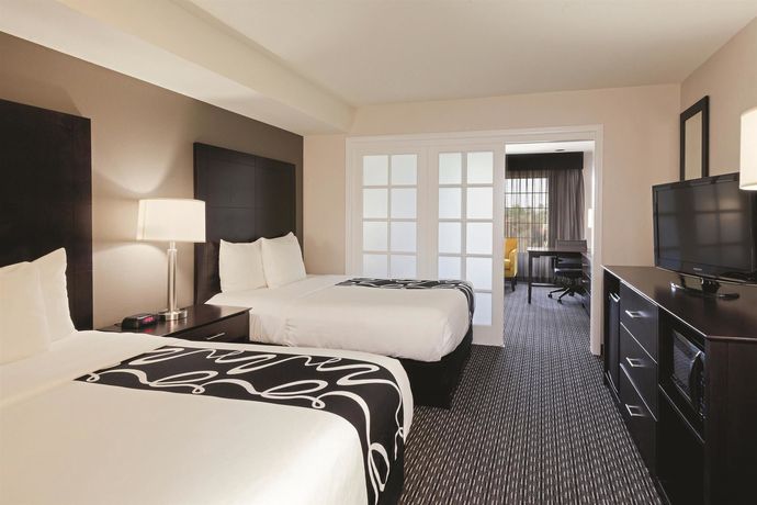Imagen de la habitación del Hotel La Quinta Inn and Suites By Wyndham Anaheim. Foto 11