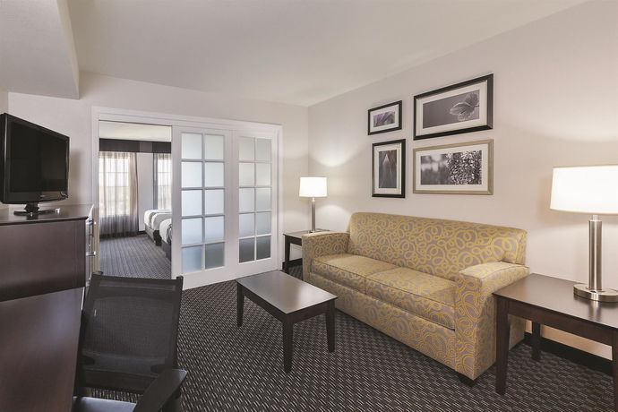 Imagen de la habitación del Hotel La Quinta Inn and Suites By Wyndham Anaheim. Foto 13