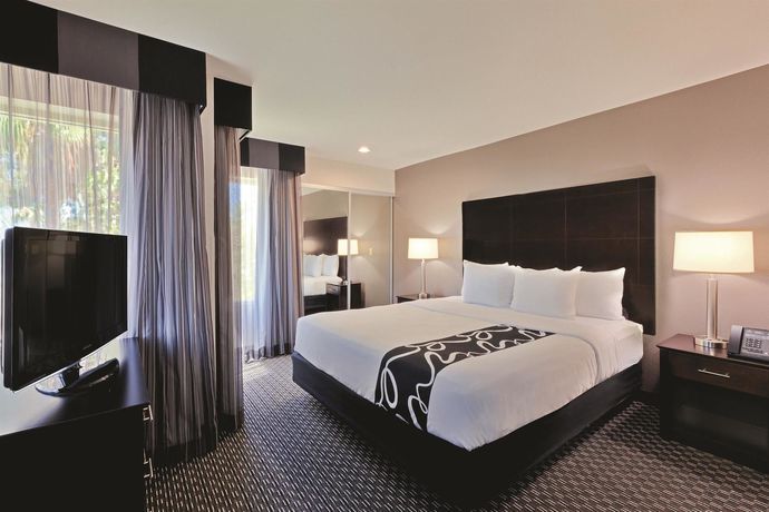 Imagen de la habitación del Hotel La Quinta Inn and Suites By Wyndham Anaheim. Foto 15