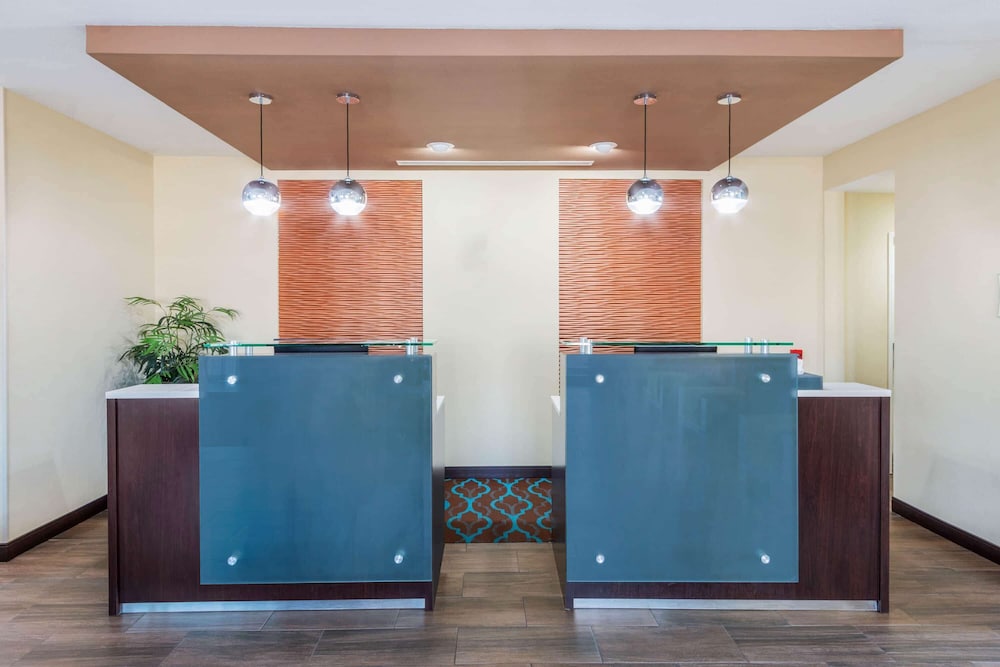 Imagen de los interiores del Hotel La Quinta Inn and Suites By Wyndham Artesia. Foto 15