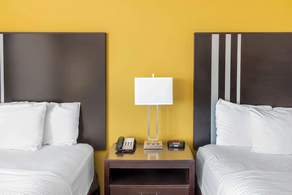 Imagen de la habitación del Hotel La Quinta Inn and Suites By Wyndham Artesia. Foto 12