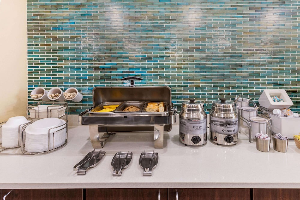 Imagen del bar/restaurante del Hotel La Quinta Inn and Suites By Wyndham Artesia. Foto 3