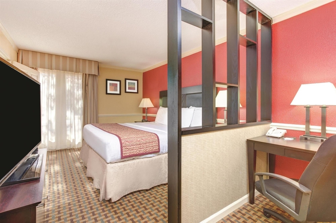 Imagen de la habitación del Hotel La Quinta Inn and Suites By Wyndham Atlanta Airport South. Foto 8