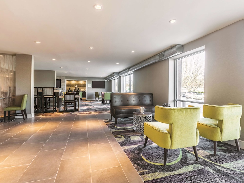 Imagen de los interiores del Hotel La Quinta Inn and Suites By Wyndham Atlanta Midtown - Buckhead. Foto 17