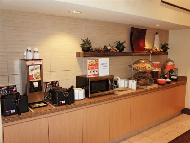 Imagen del bar/restaurante del Hotel La Quinta Inn and Suites By Wyndham Atlanta Perimeter Medical. Foto 5