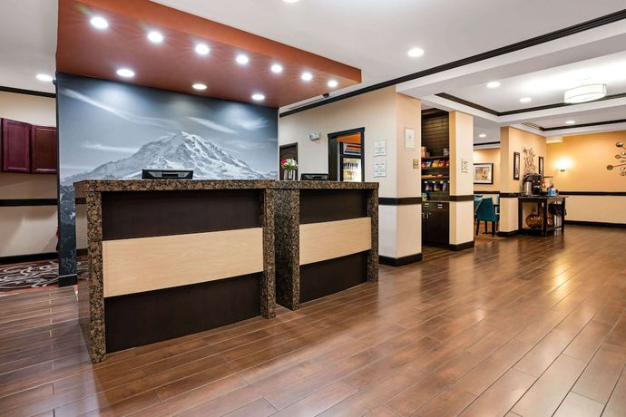 Imagen de los interiores del Hotel La Quinta Inn and Suites By Wyndham Auburn. Foto 11