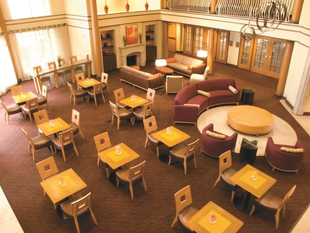 Imagen de los interiores del Hotel La Quinta Inn and Suites By Wyndham Austin Airport. Foto 9