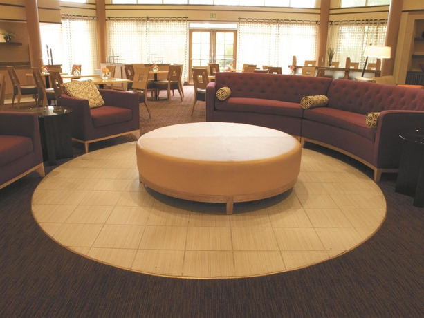 Imagen de los interiores del Hotel La Quinta Inn and Suites By Wyndham Austin Airport. Foto 10