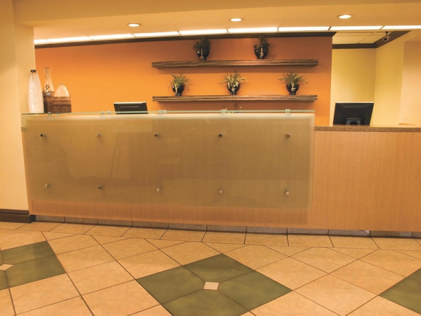 Imagen de los interiores del Hotel La Quinta Inn and Suites By Wyndham Austin Airport. Foto 12