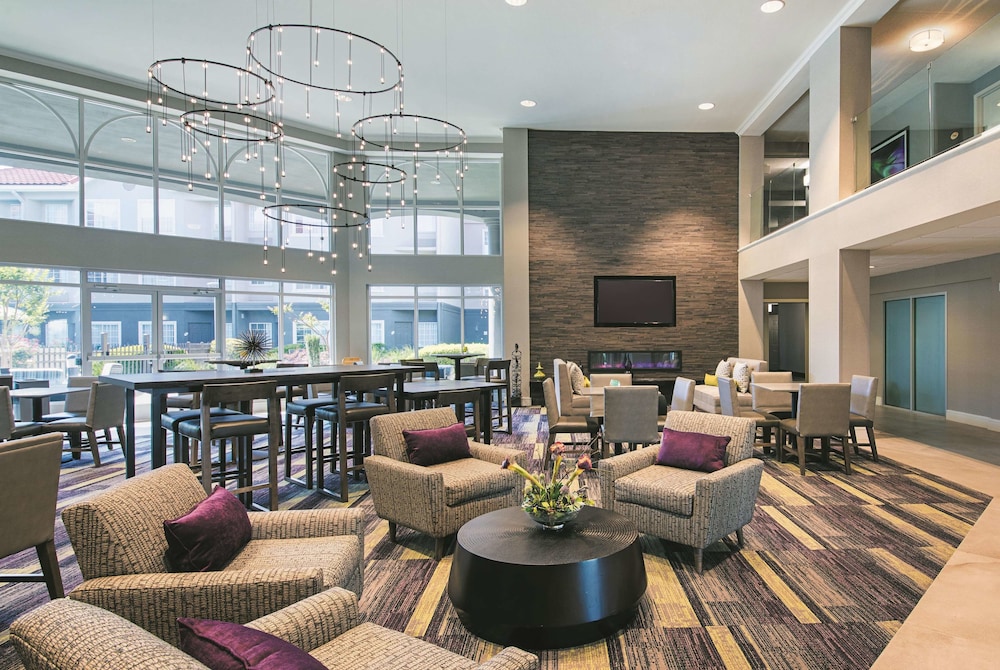 Imagen de los interiores del Hotel La Quinta Inn and Suites By Wyndham Austin Near The Domain. Foto 19
