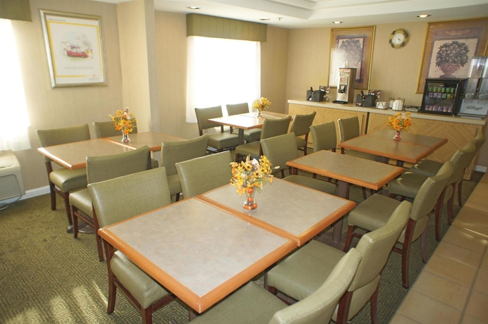 Imagen del bar/restaurante del Hotel La Quinta Inn and Suites By Wyndham Baltimore Bwi Airport. Foto 2