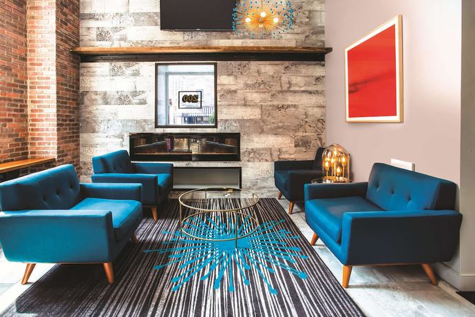Imagen de los interiores del Hotel La Quinta Inn and Suites By Wyndham Baltimore Downtown. Foto 9