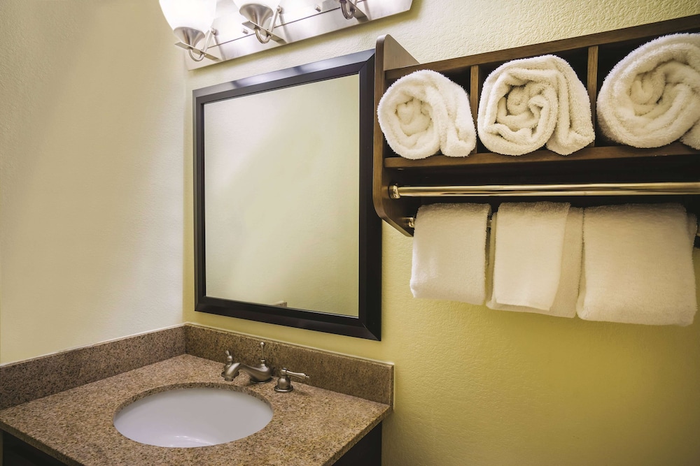 Imagen de la habitación del Hotel La Quinta Inn and Suites By Wyndham Baltimore S. Glen Burnie. Foto 6