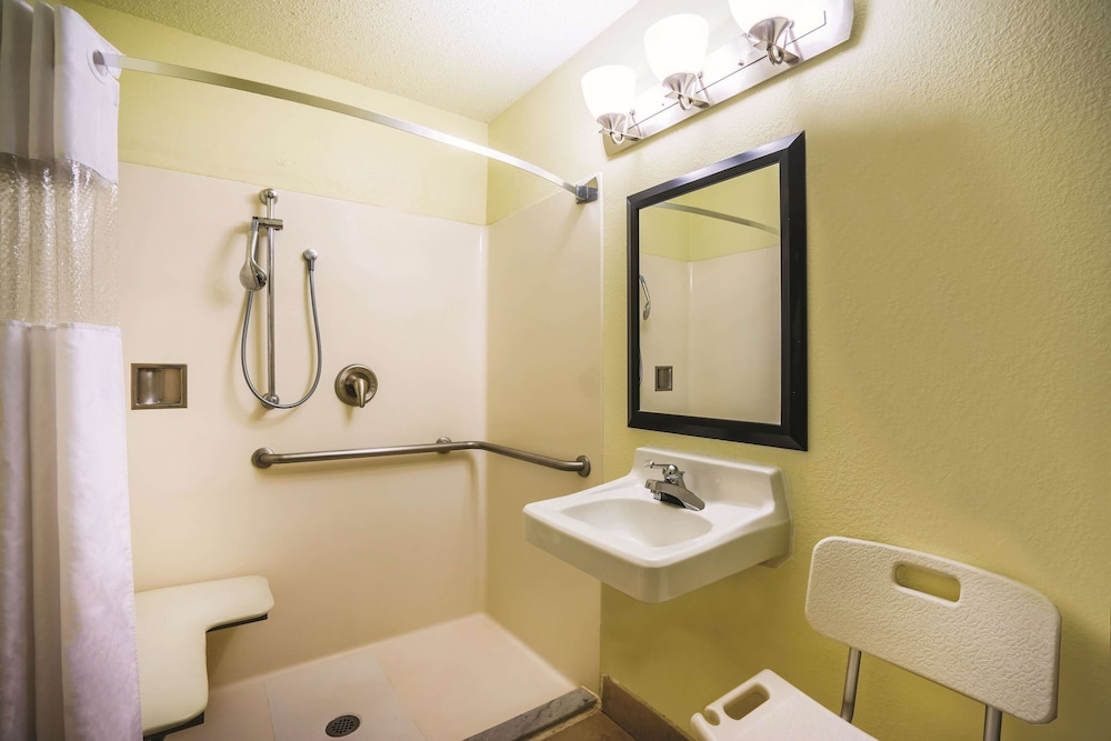 Imagen de la habitación del Hotel La Quinta Inn and Suites By Wyndham Baltimore S. Glen Burnie. Foto 7