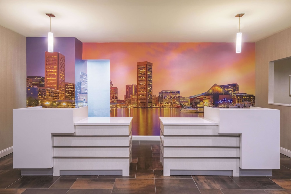 Imagen de los interiores del Hotel La Quinta Inn and Suites By Wyndham Baltimore S. Glen Burnie. Foto 15