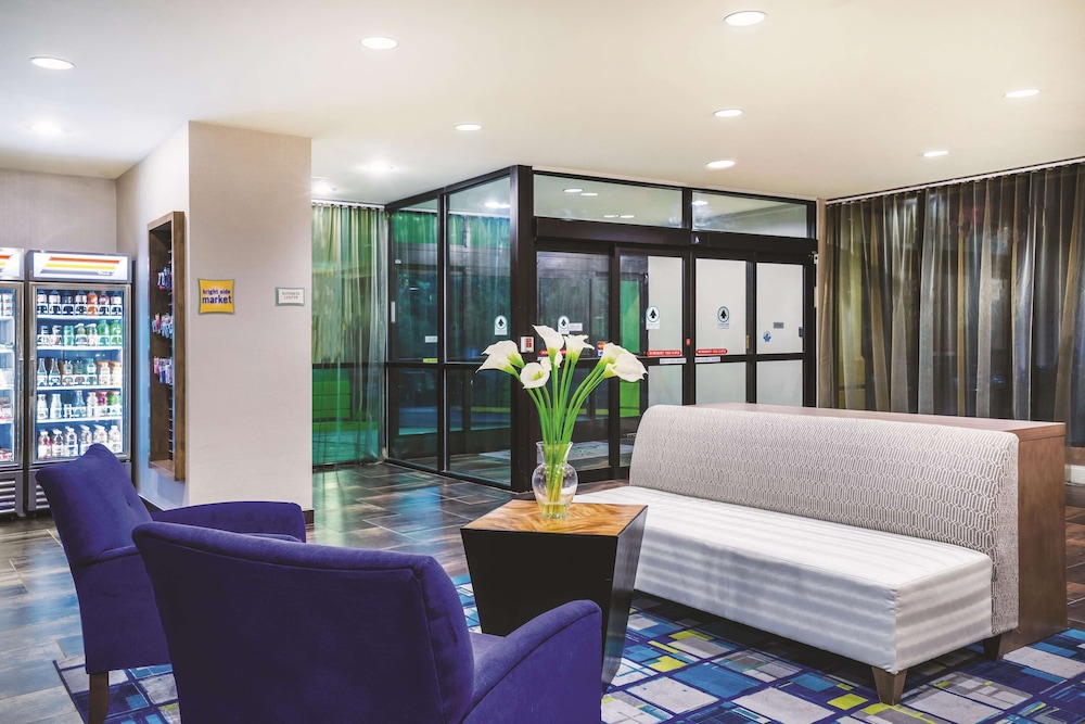 Imagen de los interiores del Hotel La Quinta Inn and Suites By Wyndham Baltimore S. Glen Burnie. Foto 17