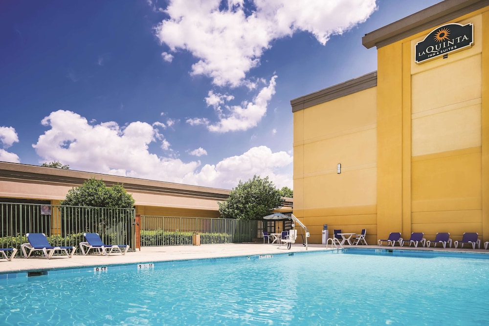 Imagen de la piscina del Hotel La Quinta Inn and Suites By Wyndham Baltimore S. Glen Burnie. Foto 20