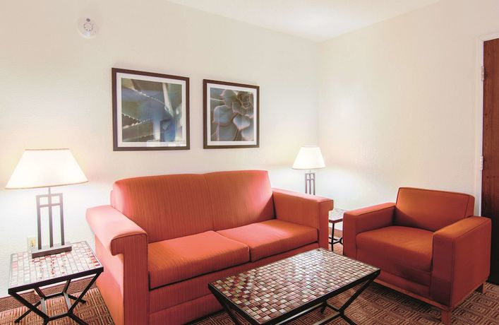Imagen de la habitación del Hotel La Quinta Inn and Suites By Wyndham Bannockburn-deerfield. Foto 2