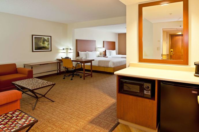 Imagen de la habitación del Hotel La Quinta Inn and Suites By Wyndham Bannockburn-deerfield. Foto 5