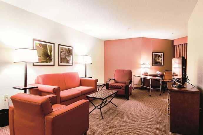 Imagen de la habitación del Hotel La Quinta Inn and Suites By Wyndham Bannockburn-deerfield. Foto 6