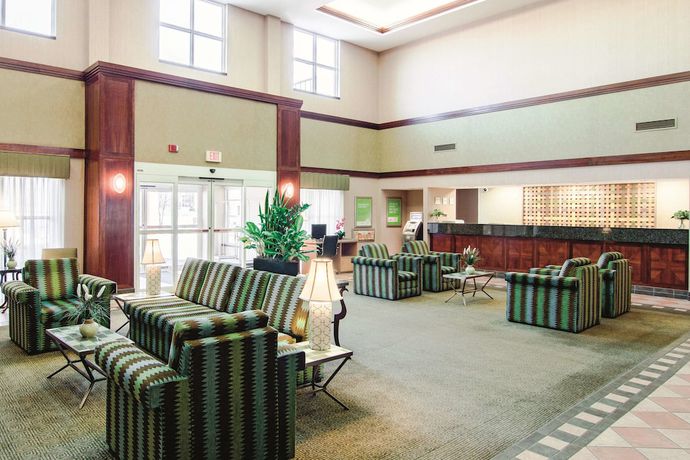 Imagen de los interiores del Hotel La Quinta Inn and Suites By Wyndham Bannockburn-deerfield. Foto 10