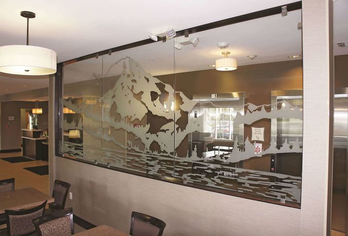 Imagen de los interiores del Hotel La Quinta Inn and Suites By Wyndham Bellingham. Foto 8