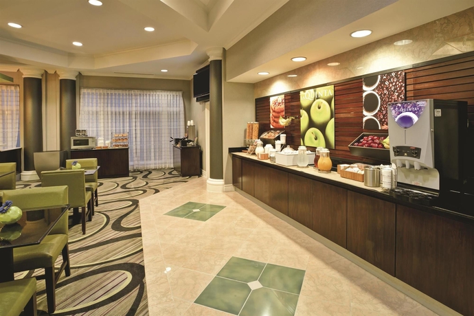 Imagen del bar/restaurante del Hotel La Quinta Inn and Suites By Wyndham Birmingham Hoover. Foto 3