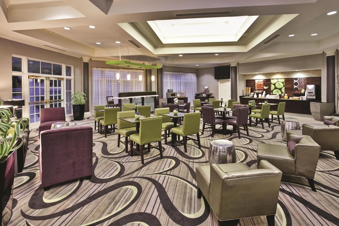 Imagen del bar/restaurante del Hotel La Quinta Inn and Suites By Wyndham Birmingham Hoover. Foto 4