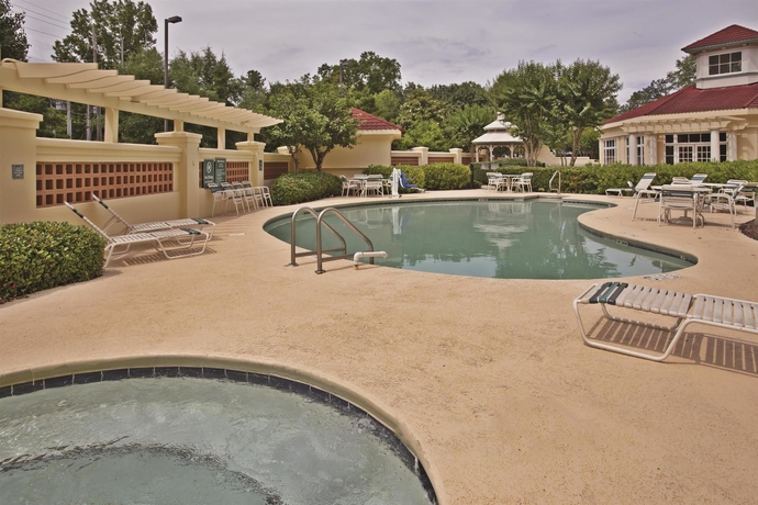 Imagen de la piscina del Hotel La Quinta Inn and Suites By Wyndham Birmingham Hoover. Foto 14