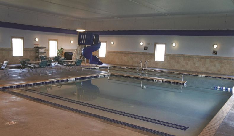 Imagen de la piscina del Hotel La Quinta Inn and Suites By Wyndham Bismarck. Foto 15