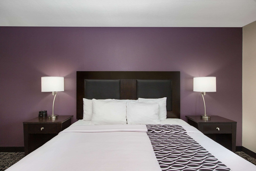 Imagen de la habitación del Hotel La Quinta Inn and Suites By Wyndham Blue Springs. Foto 2