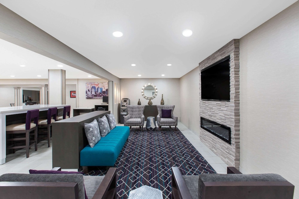 Imagen de los interiores del Hotel La Quinta Inn and Suites By Wyndham Blue Springs. Foto 17