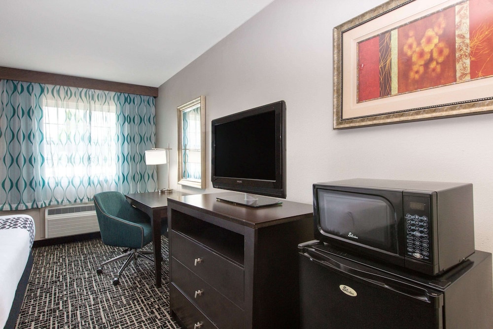 Imagen de la habitación del Hotel La Quinta Inn and Suites By Wyndham Blue Springs. Foto 12