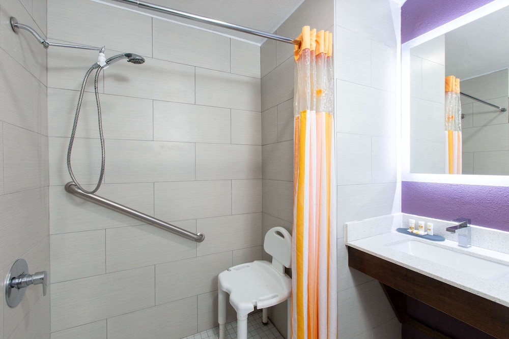 Imagen de la habitación del Hotel La Quinta Inn and Suites By Wyndham Blue Springs. Foto 14