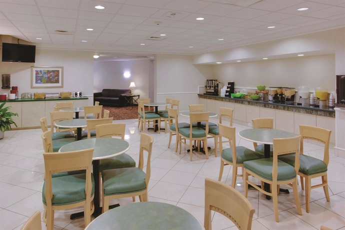 Imagen del bar/restaurante del Hotel La Quinta Inn and Suites By Wyndham Boston-andover. Foto 3