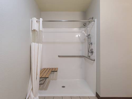 Imagen de la habitación del Hotel La Quinta Inn and Suites By Wyndham Bowling Green. Foto 11