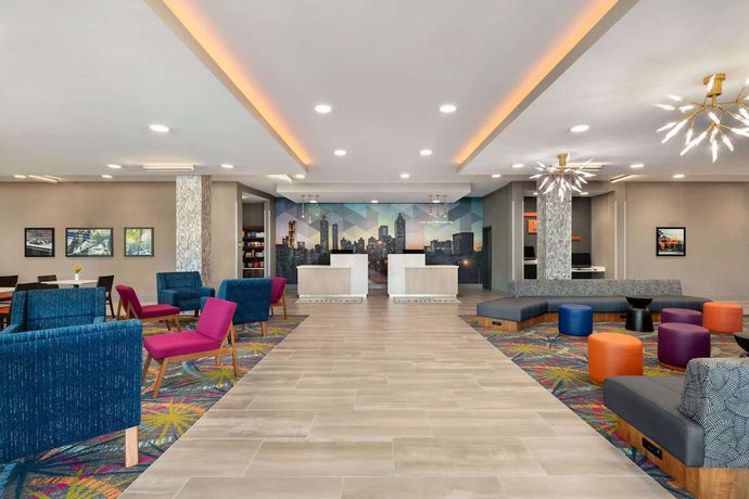 Imagen de los interiores del Hotel La Quinta Inn and Suites By Wyndham Braselton. Foto 15