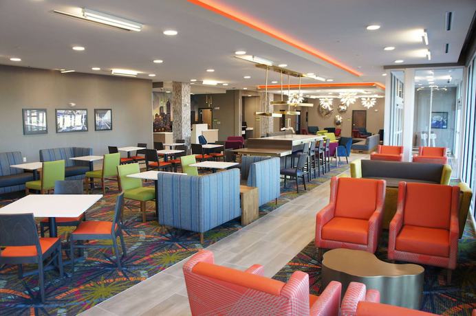 Imagen de los interiores del Hotel La Quinta Inn and Suites By Wyndham Braselton. Foto 16