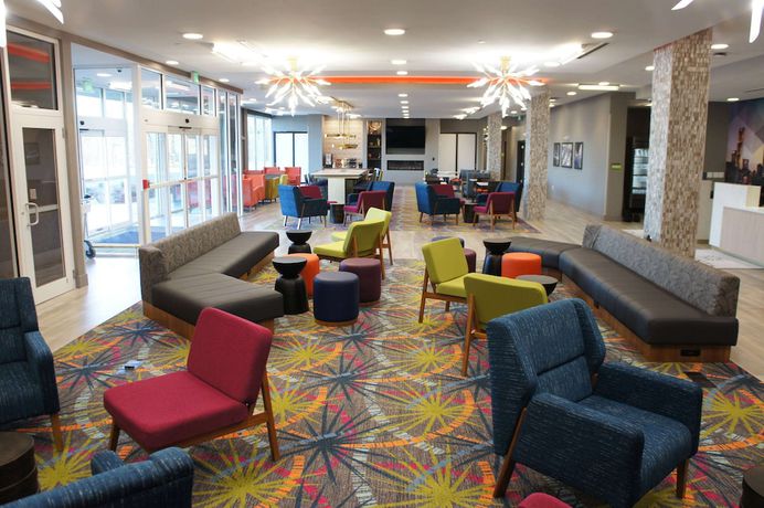 Imagen de los interiores del Hotel La Quinta Inn and Suites By Wyndham Braselton. Foto 19