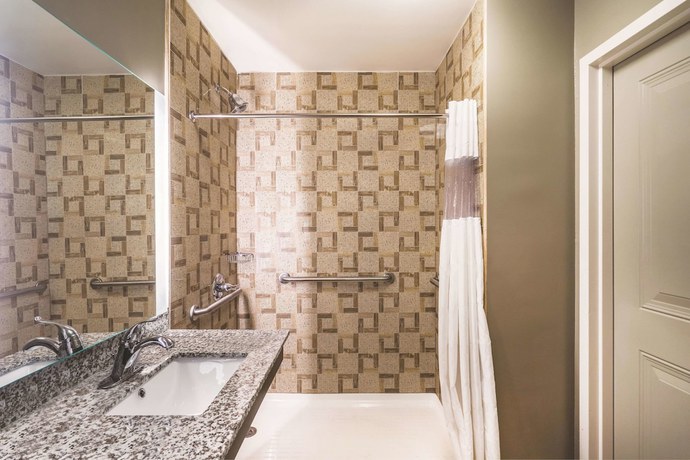 Imagen de la habitación del Hotel La Quinta Inn and Suites By Wyndham Brooklyn Central. Foto 6