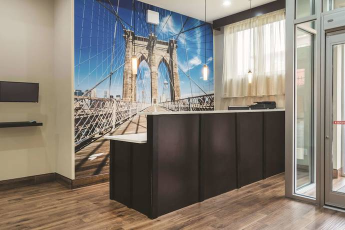 Imagen de los interiores del Hotel La Quinta Inn and Suites By Wyndham Brooklyn Central. Foto 9