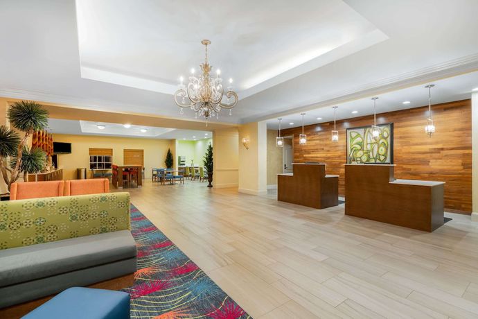 Imagen de los interiores del Hotel La Quinta Inn and Suites By Wyndham Broussard - Lafayette Area. Foto 10